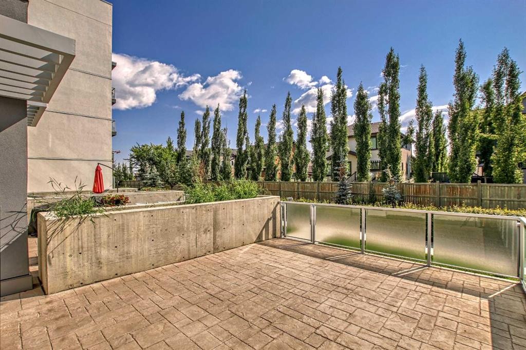 8539 8A Avenue Sw, Calgary, AB - Outdoor
