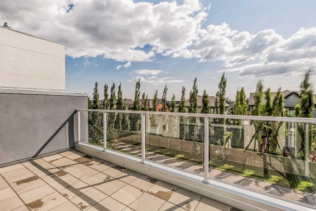 8539 8A Avenue Sw, Calgary, AB - Outdoor With Balcony