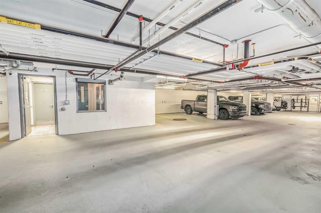 8539 8A Avenue Sw, Calgary, AB - Indoor Photo Showing Garage