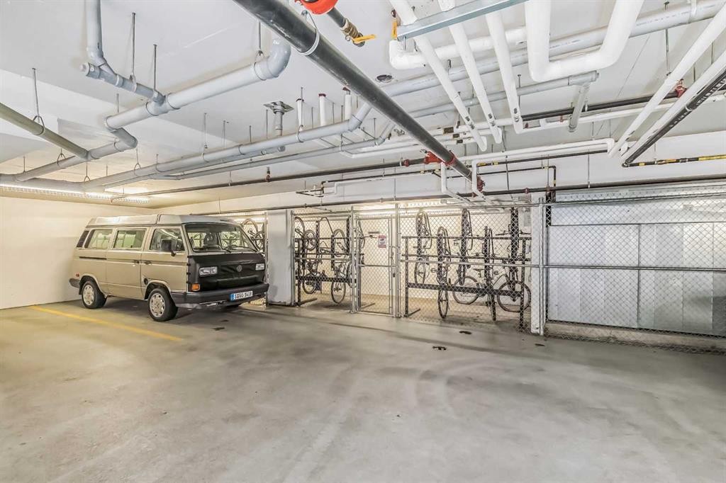 8539 8A Avenue Sw, Calgary, AB - Indoor Photo Showing Garage