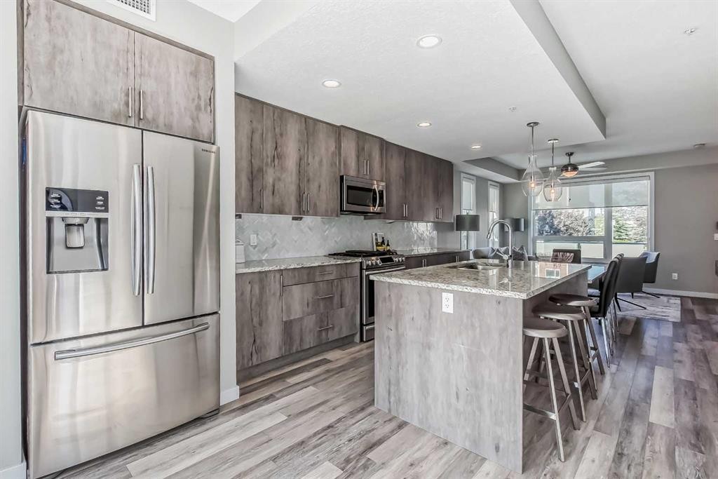 8539 8A Avenue Sw, Calgary, AB - Indoor Photo Showing Kitchen With Upgraded Kitchen