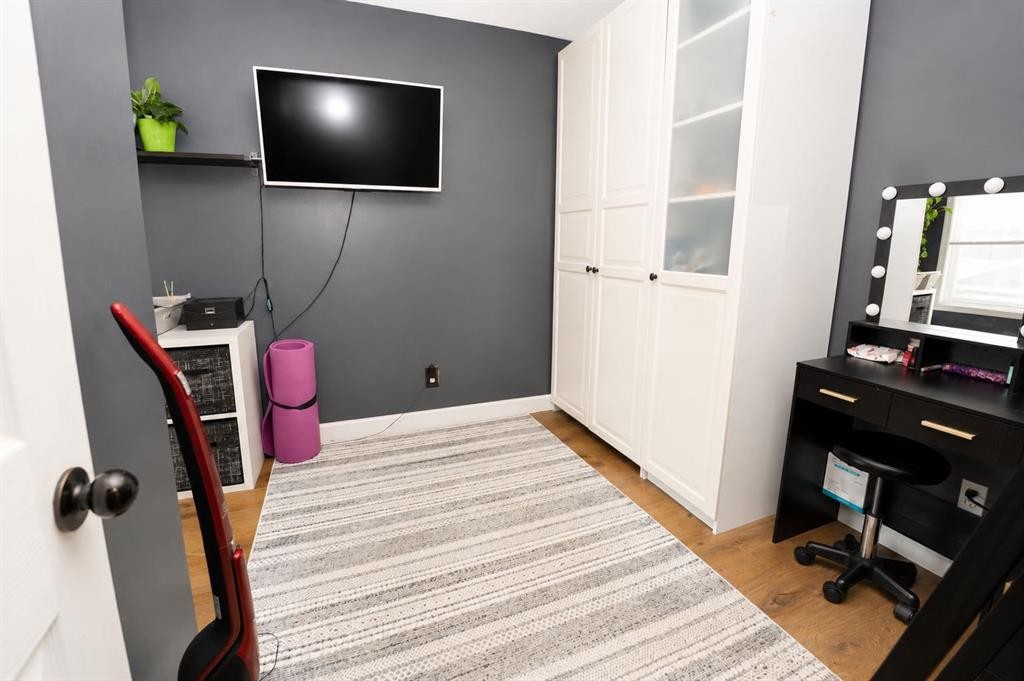 6527 Huntsbay Road Nw, Calgary, AB - Indoor Photo Showing Other Room