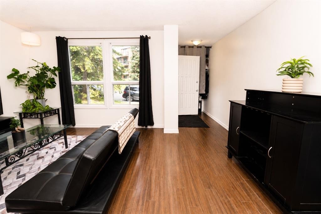6527 Huntsbay Road Nw, Calgary, AB - Indoor
