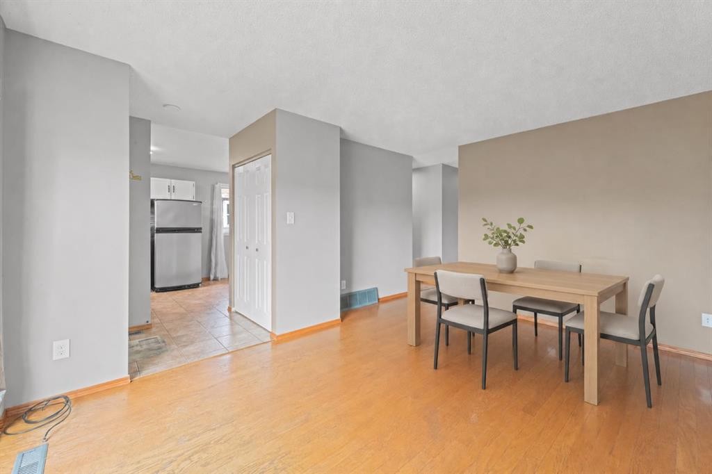 14538 37 Street Nw, Edmonton, AB - Indoor Photo Showing Dining Room