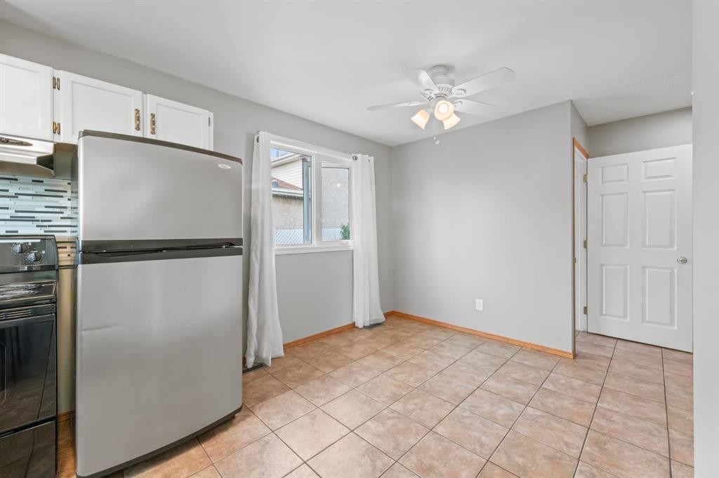 14538 37 Street Nw, Edmonton, AB - Indoor Photo Showing Kitchen