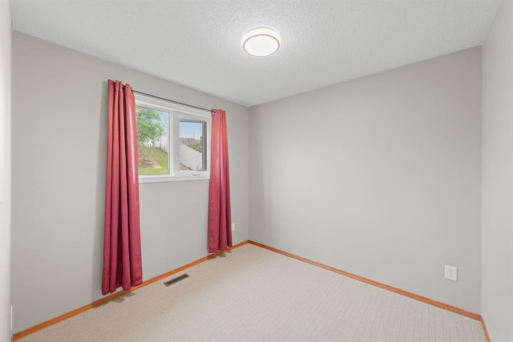14538 37 Street Nw, Edmonton, AB - Indoor Photo Showing Other Room