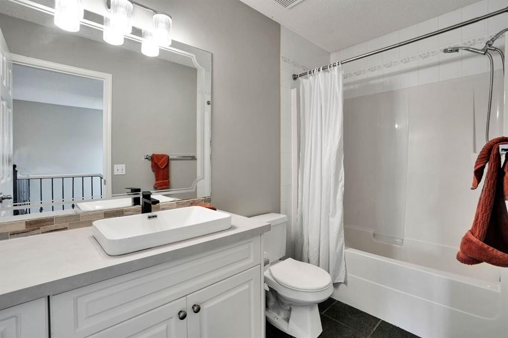 418 Long Beach Landing, Chestermere, AB - Indoor Photo Showing Bathroom