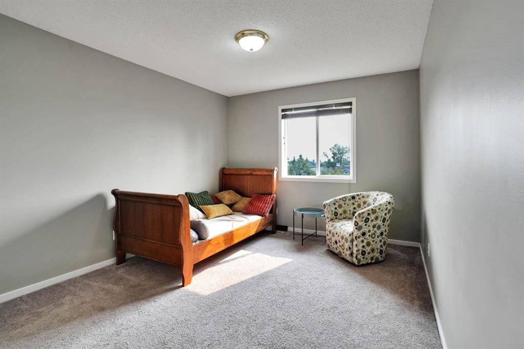 418 Long Beach Landing, Chestermere, AB - Indoor Photo Showing Other Room