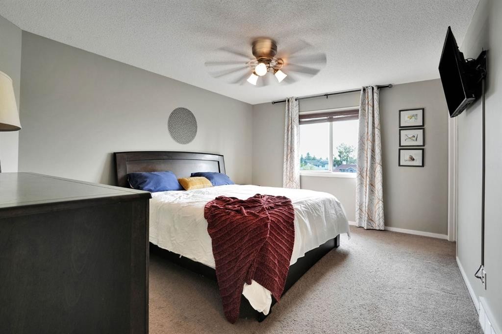 418 Long Beach Landing, Chestermere, AB - Indoor Photo Showing Bedroom
