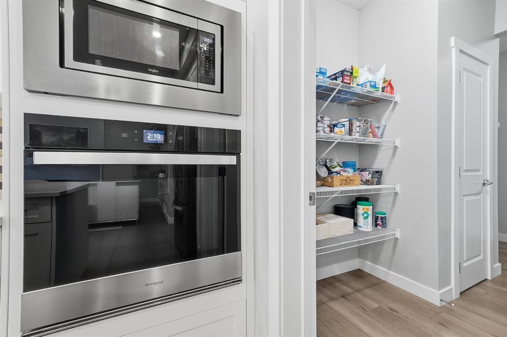 902 Bluerock Way Sw, Calgary, AB - Indoor