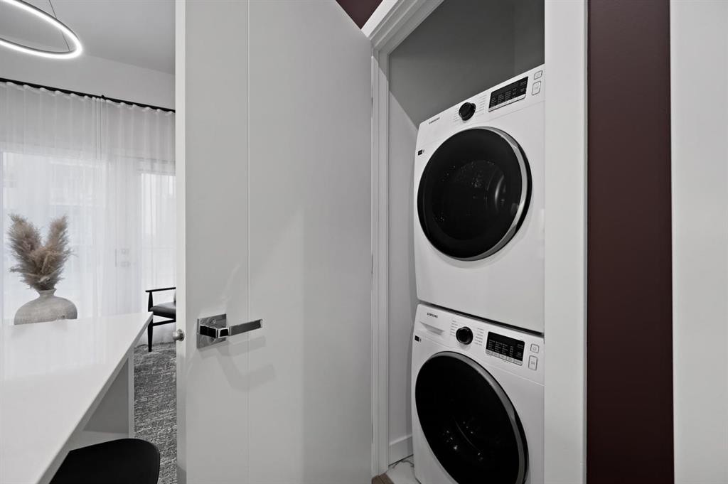 516-310 15 Avenue Sw, Calgary, AB - Indoor Photo Showing Laundry Room