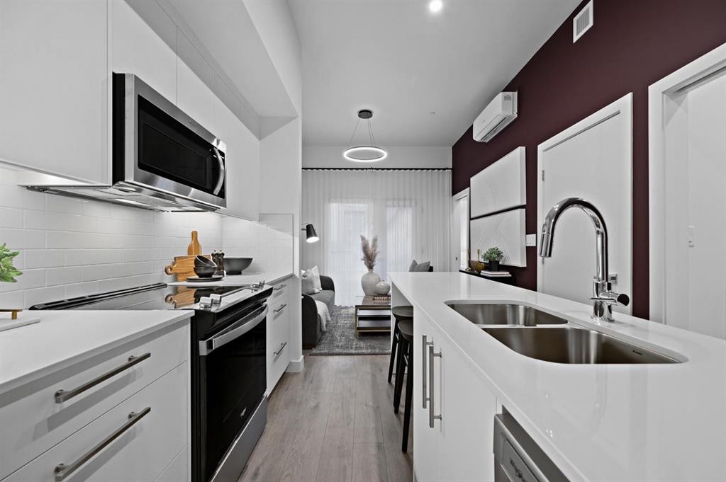 516-310 15 Avenue Sw, Calgary, AB - Indoor Photo Showing Kitchen With Double Sink With Upgraded Kitchen