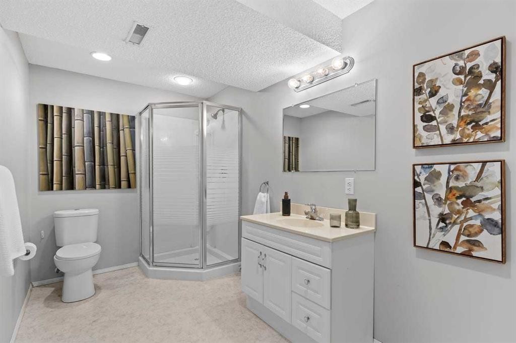 26 Chaparral Close Se, Calgary, AB - Indoor Photo Showing Bathroom