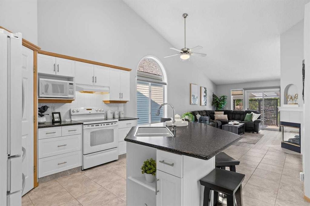 26 Chaparral Close Se, Calgary, AB - Indoor Photo Showing Kitchen