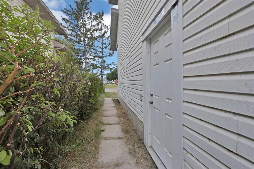 68 Laguna Close Ne, Calgary, AB - Outdoor