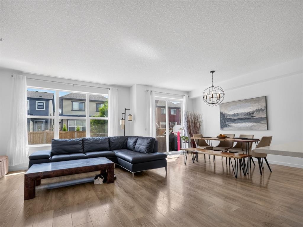 228 Masters Crescent Se, Calgary, AB - Indoor Photo Showing Living Room