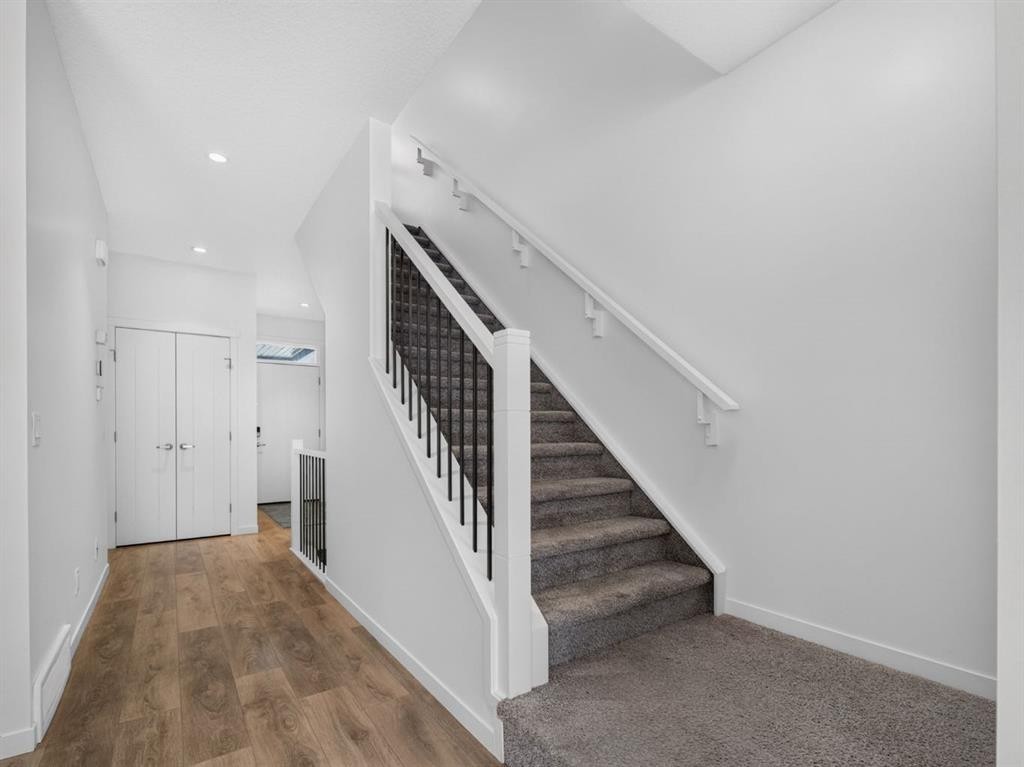 228 Masters Crescent Se, Calgary, AB - Indoor Photo Showing Other Room