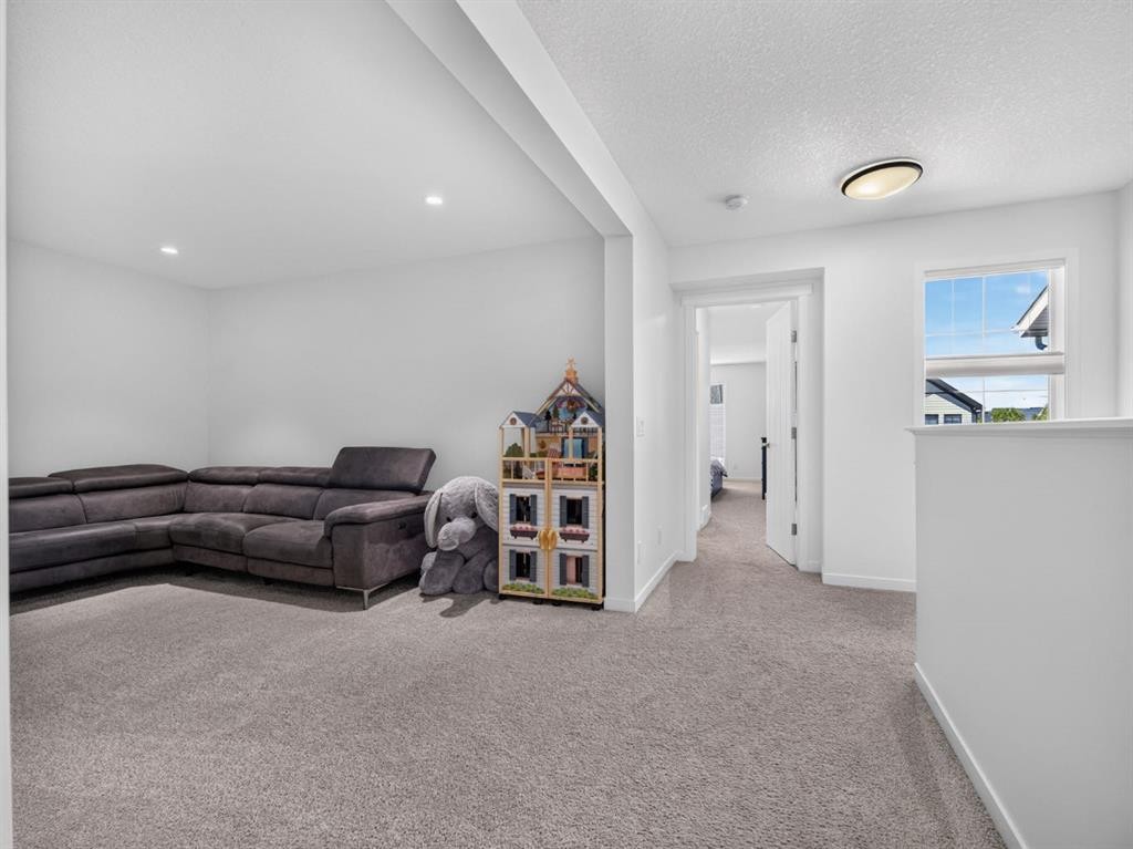 228 Masters Crescent Se, Calgary, AB - Indoor Photo Showing Other Room