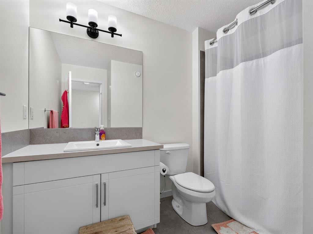 228 Masters Crescent Se, Calgary, AB - Indoor Photo Showing Bathroom
