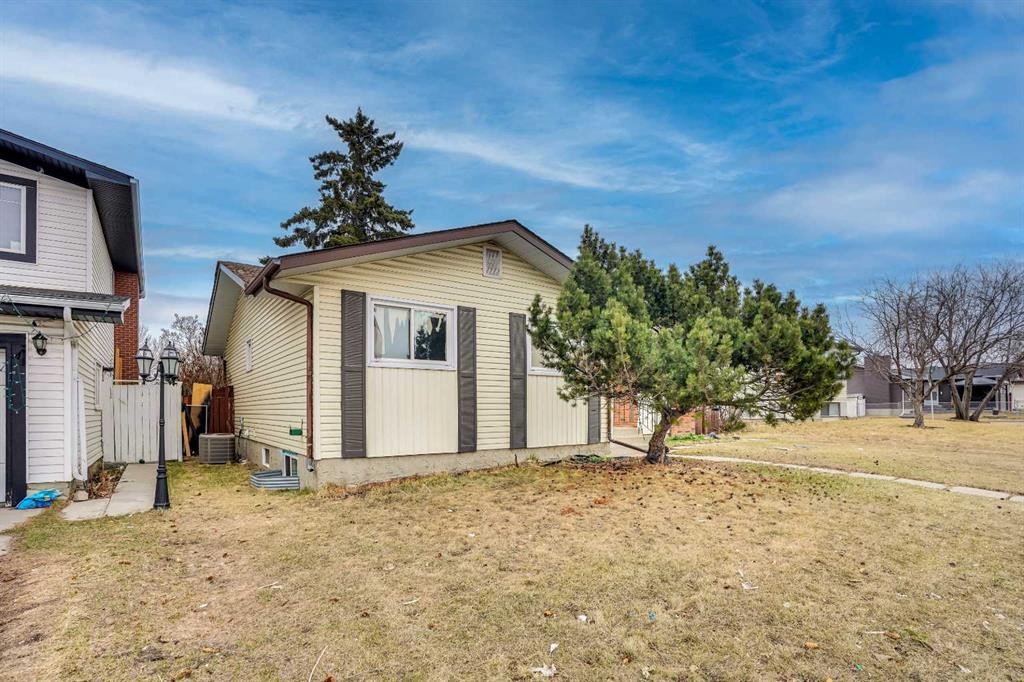 528 Whiteridge Way Ne, Calgary, AB - Outdoor