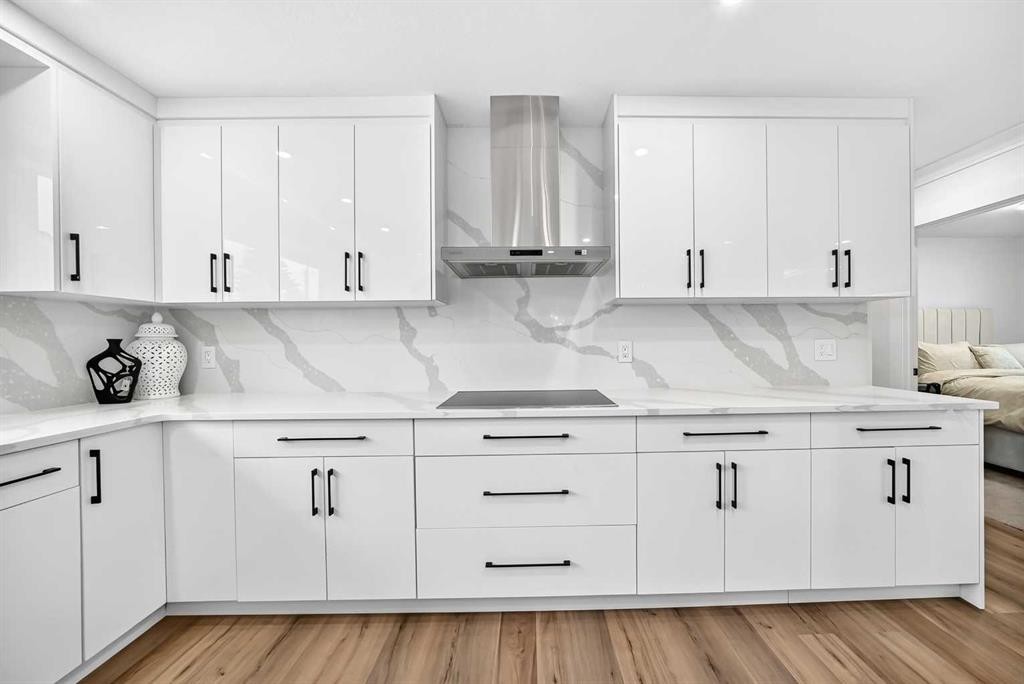615 Marian Crescent Ne, Calgary, AB - Indoor Photo Showing Kitchen