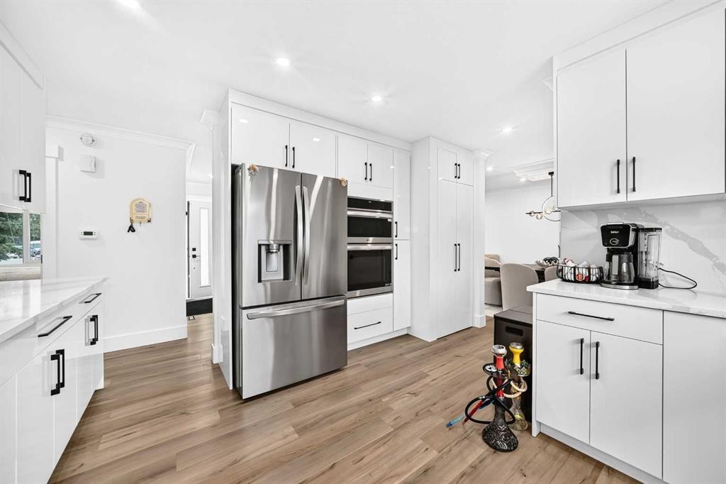 615 Marian Crescent Ne, Calgary, AB - Indoor Photo Showing Kitchen With Stainless Steel Kitchen With Upgraded Kitchen
