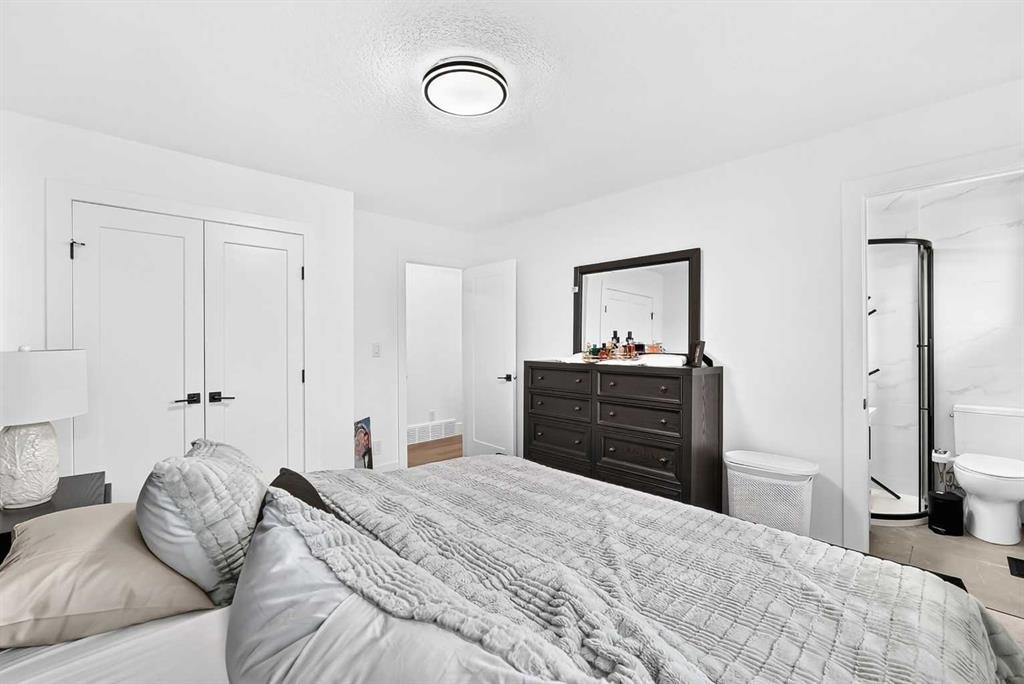 615 Marian Crescent Ne, Calgary, AB - Indoor Photo Showing Bedroom