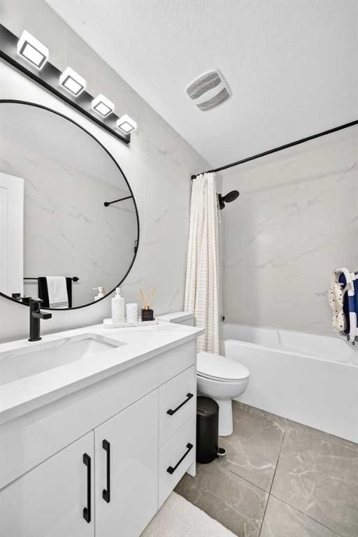 615 Marian Crescent Ne, Calgary, AB - Indoor Photo Showing Bathroom