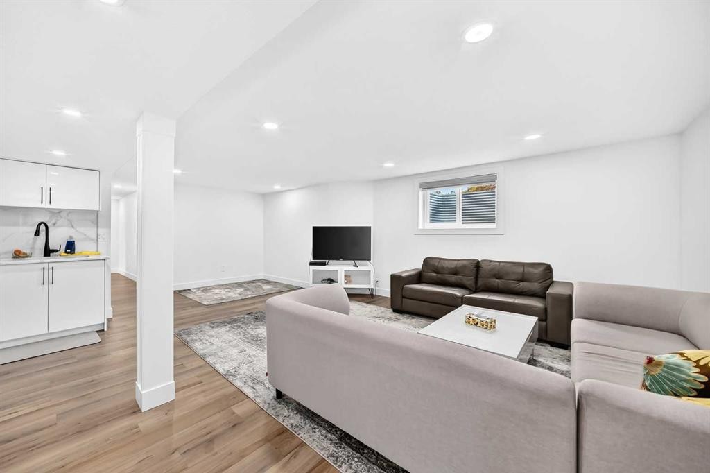 615 Marian Crescent Ne, Calgary, AB - Indoor