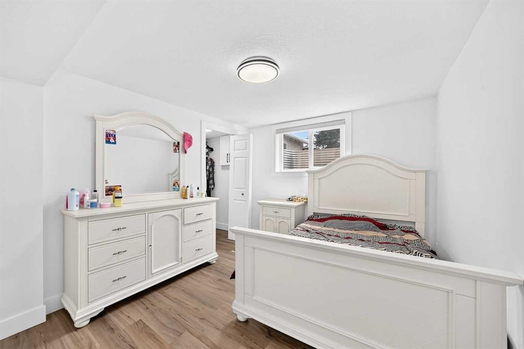 615 Marian Crescent Ne, Calgary, AB - Indoor Photo Showing Bedroom