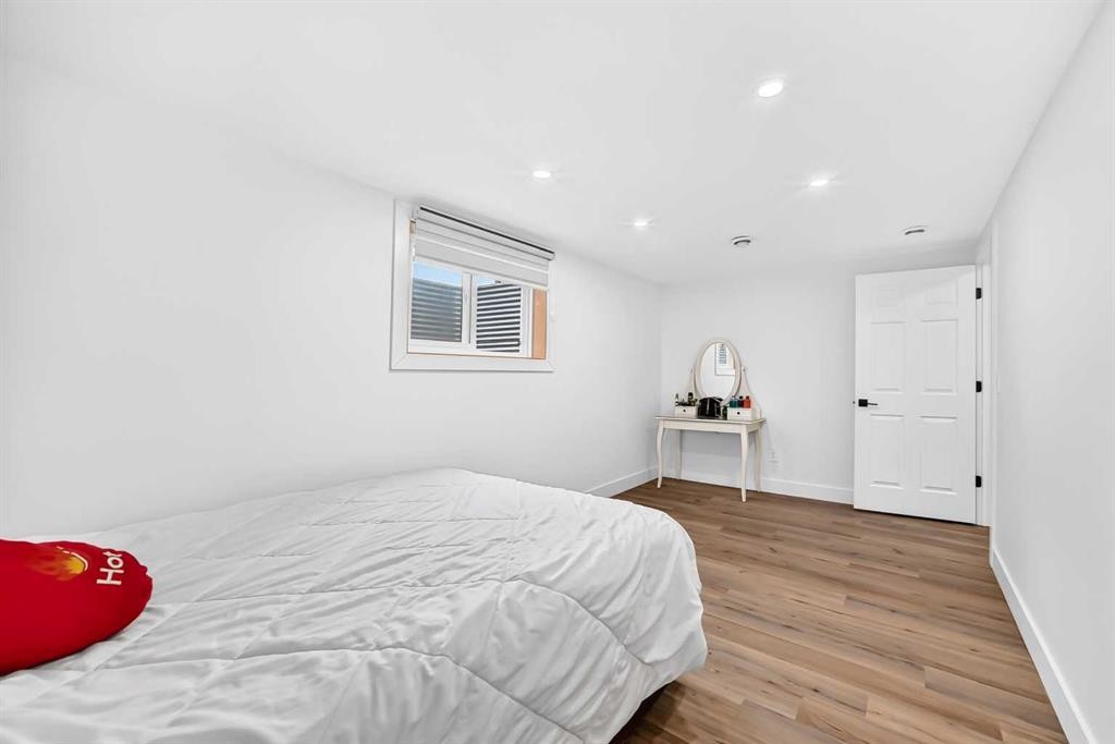 615 Marian Crescent Ne, Calgary, AB - Indoor Photo Showing Bedroom