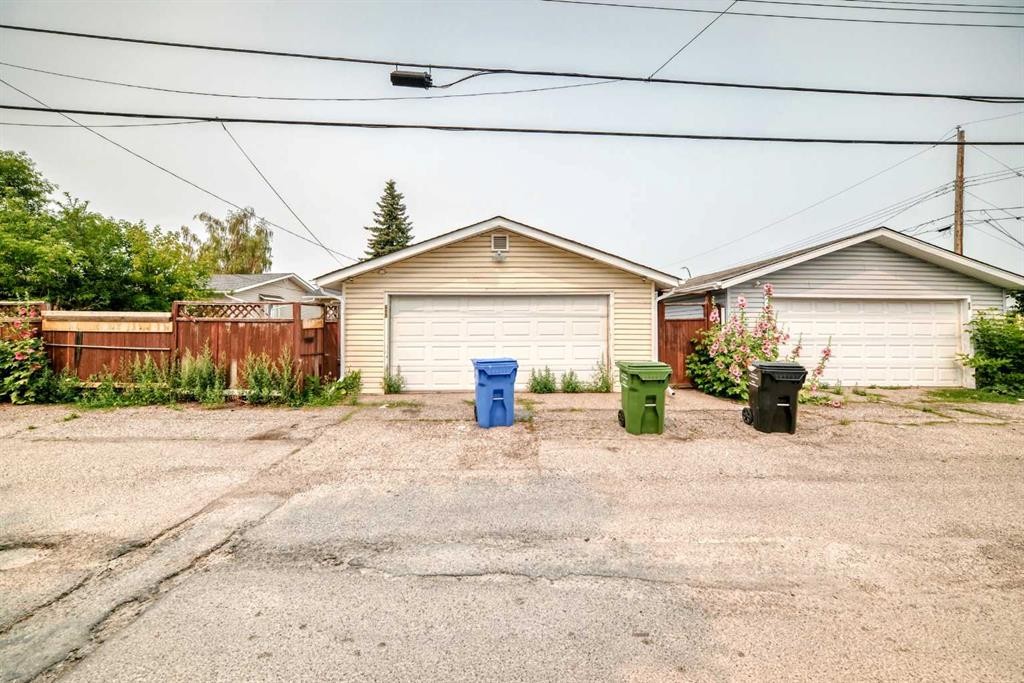 615 Marian Crescent Ne, Calgary, AB - Outdoor
