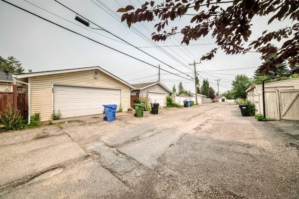615 Marian Crescent Ne, Calgary, AB - Outdoor