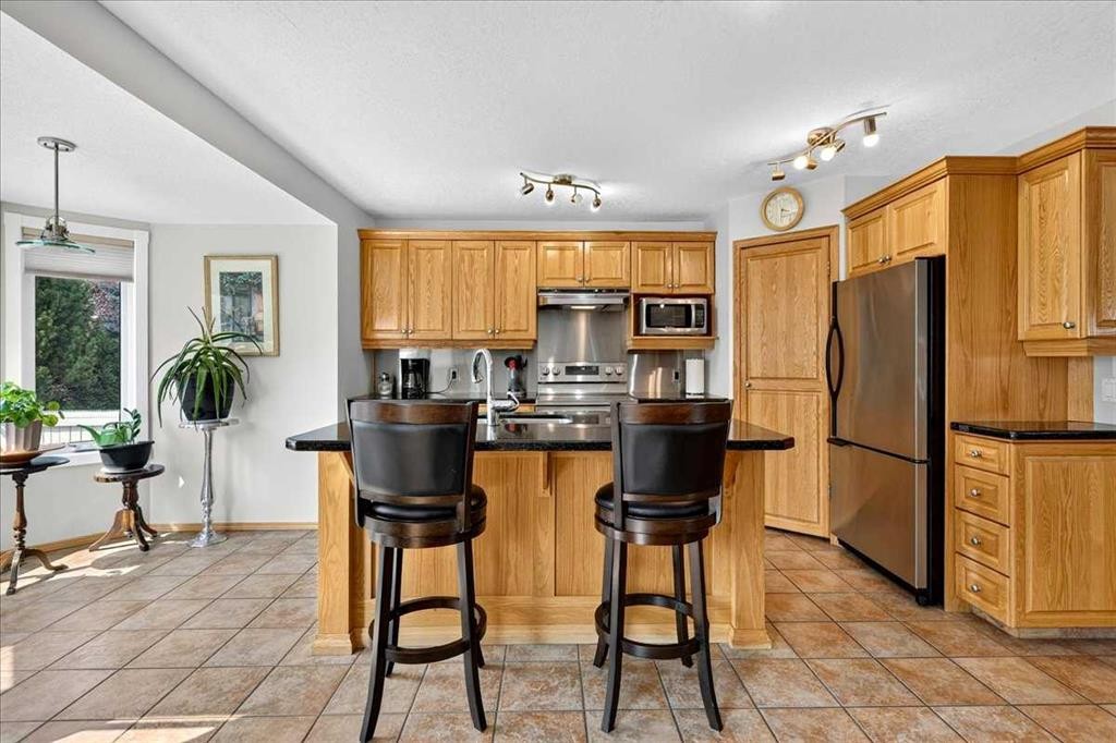 23 Cranfield Crescent Se, Calgary, AB - Indoor Photo Showing Kitchen