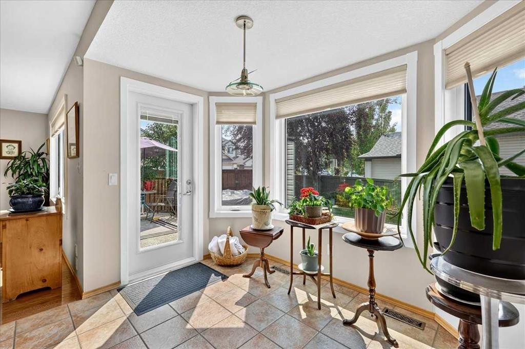 23 Cranfield Crescent Se, Calgary, AB - Indoor Photo Showing Other Room