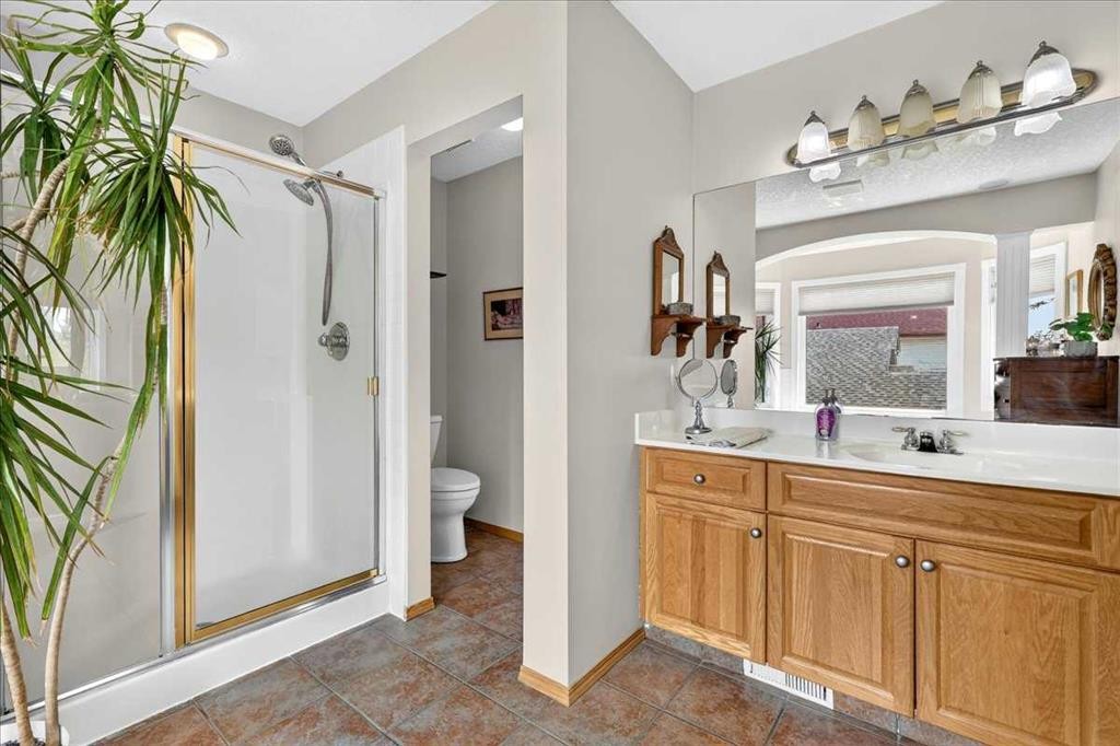 23 Cranfield Crescent Se, Calgary, AB - Indoor Photo Showing Bathroom