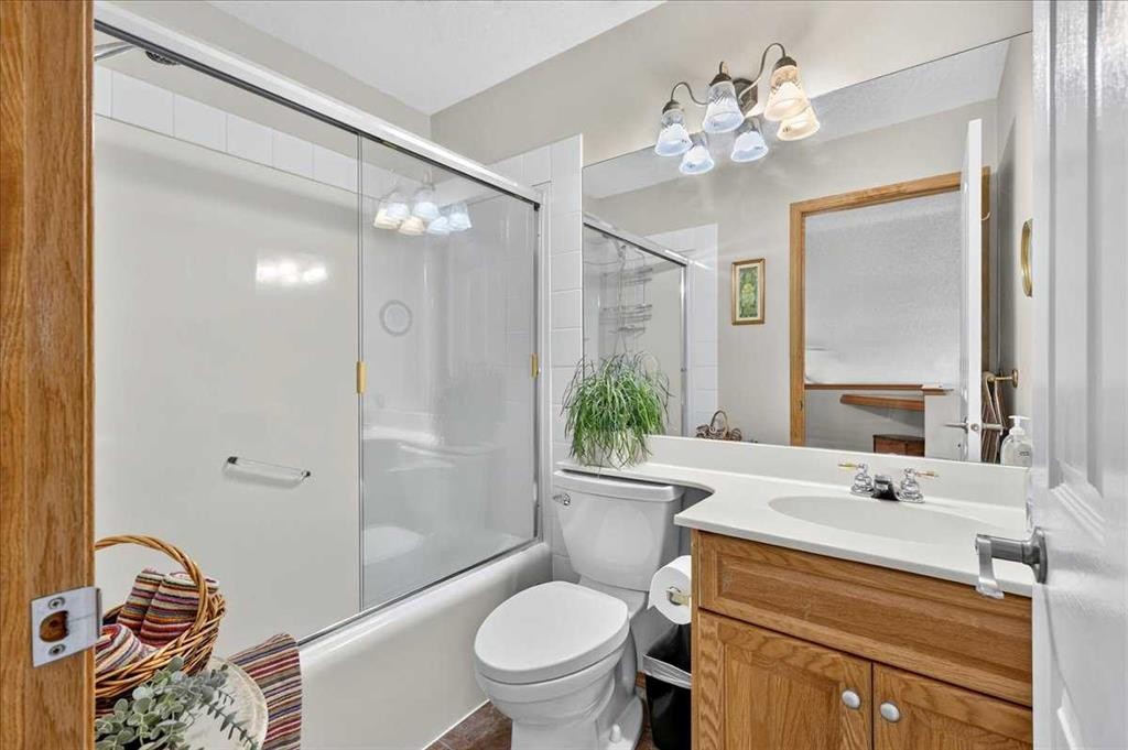 23 Cranfield Crescent Se, Calgary, AB - Indoor Photo Showing Bathroom