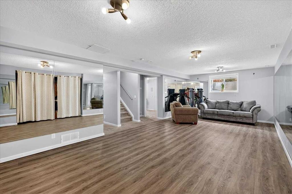 23 Cranfield Crescent Se, Calgary, AB - Indoor
