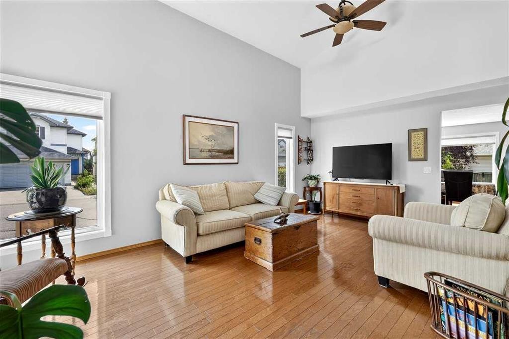 23 Cranfield Crescent Se, Calgary, AB - Indoor Photo Showing Living Room