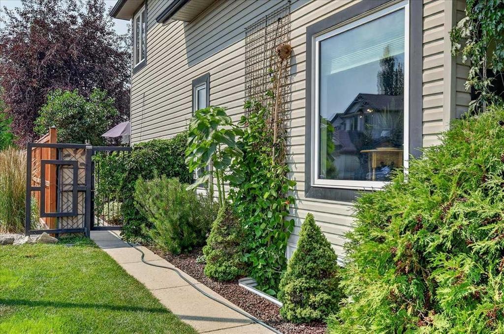 23 Cranfield Crescent Se, Calgary, AB - Outdoor