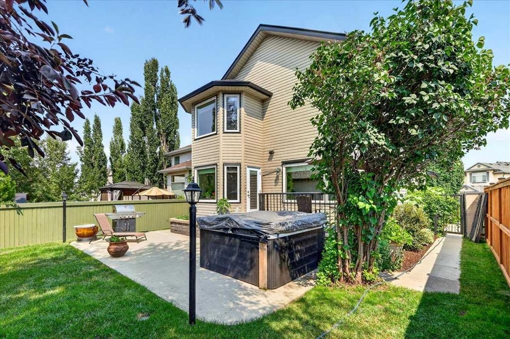 23 Cranfield Crescent Se, Calgary, AB - Outdoor With Deck Patio Veranda