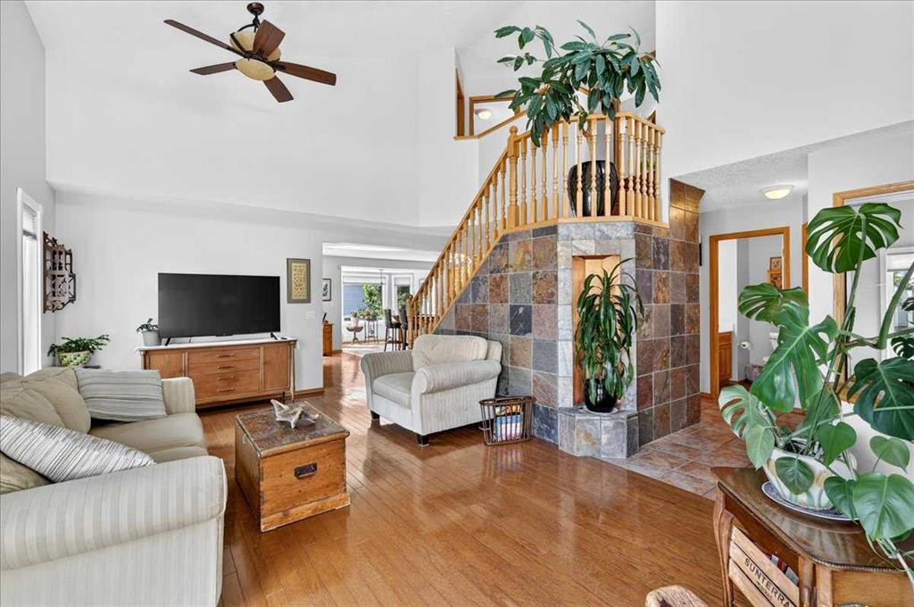 23 Cranfield Crescent Se, Calgary, AB - Indoor Photo Showing Living Room