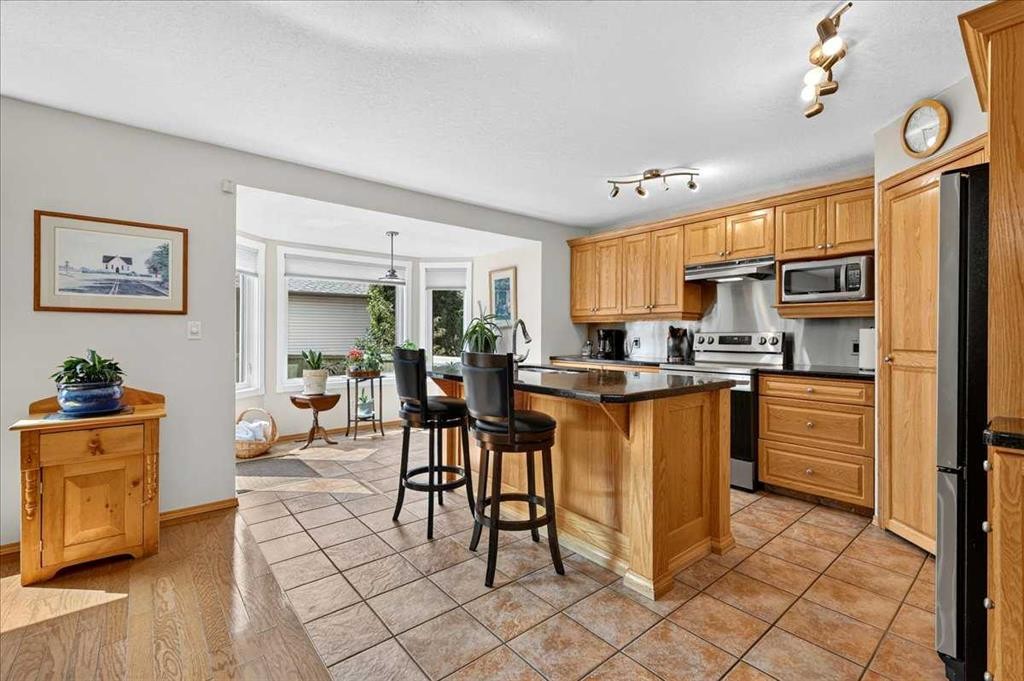 23 Cranfield Crescent Se, Calgary, AB - Indoor Photo Showing Kitchen