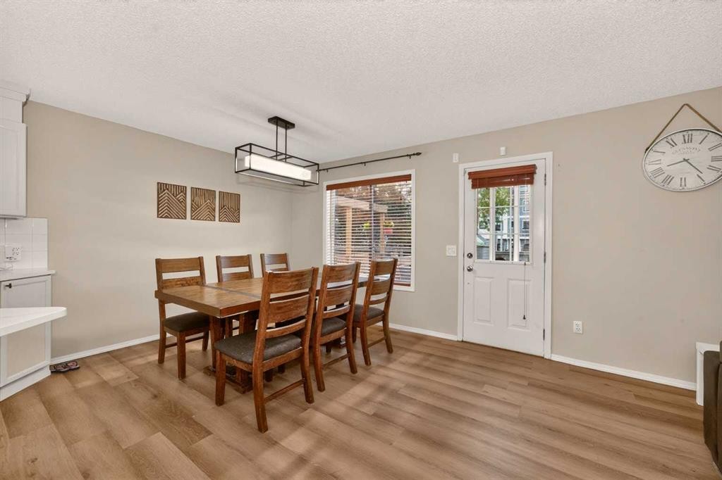 137 Douglas Glen Manor Se, Calgary, AB - Indoor Photo Showing Dining Room