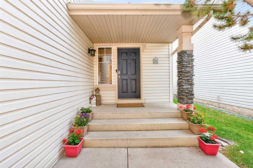 137 Douglas Glen Manor Se, Calgary, AB - Outdoor With Exterior