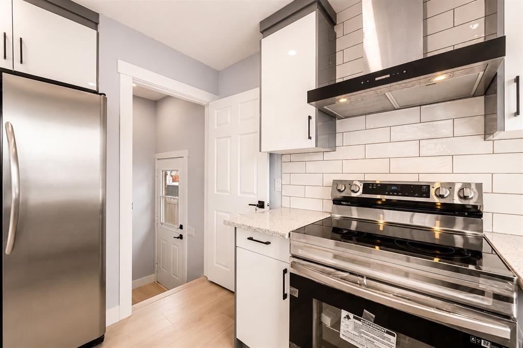 755 Penbrooke Road Se, Calgary, AB - Indoor Photo Showing Kitchen