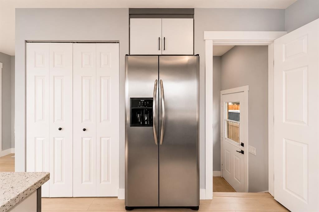 755 Penbrooke Road Se, Calgary, AB - Indoor