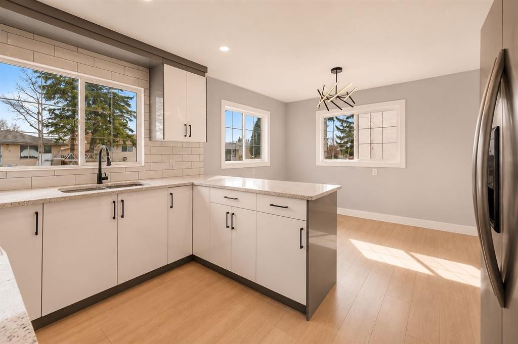 755 Penbrooke Road Se, Calgary, AB - Indoor Photo Showing Kitchen With Double Sink