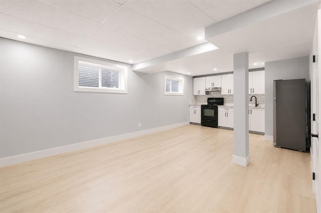 755 Penbrooke Road Se, Calgary, AB - Indoor