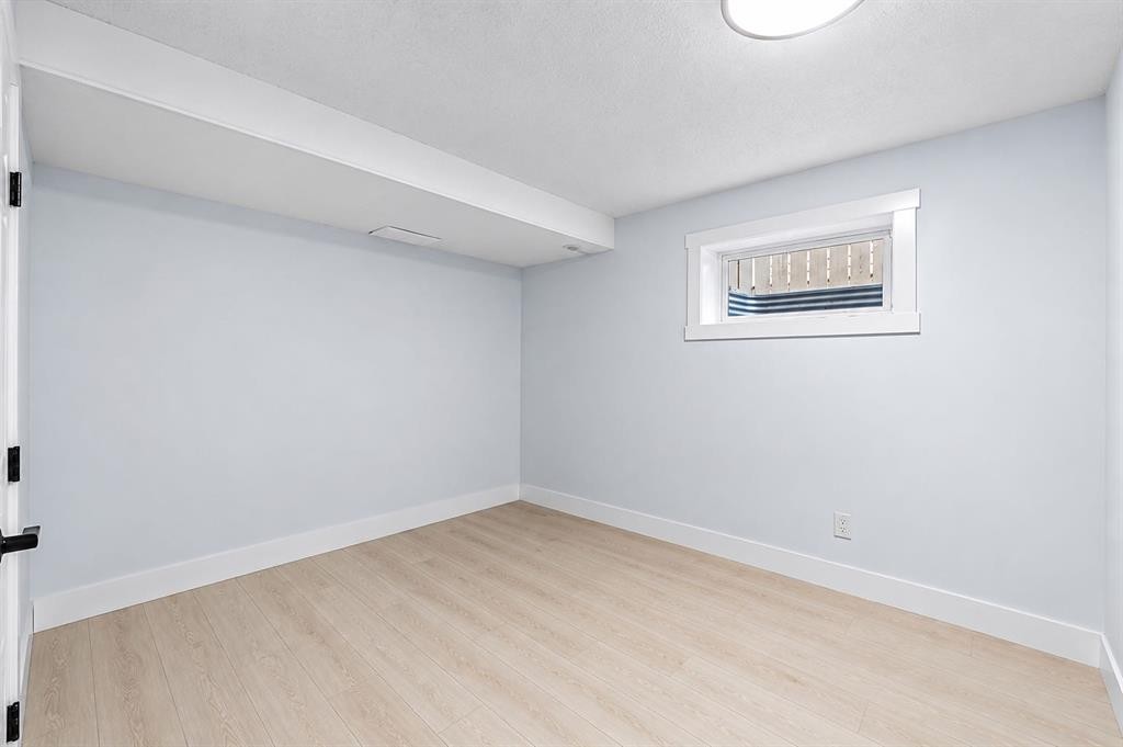 755 Penbrooke Road Se, Calgary, AB - Indoor Photo Showing Other Room